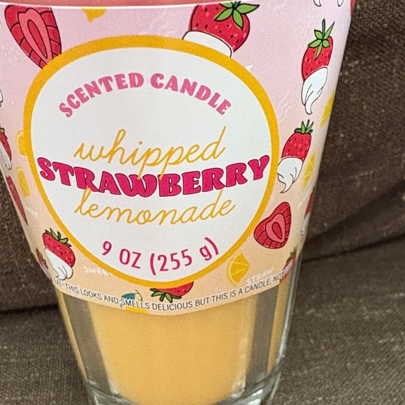 Whipped Strawberry Lemonade Scented Candle - Picture 2 of 4